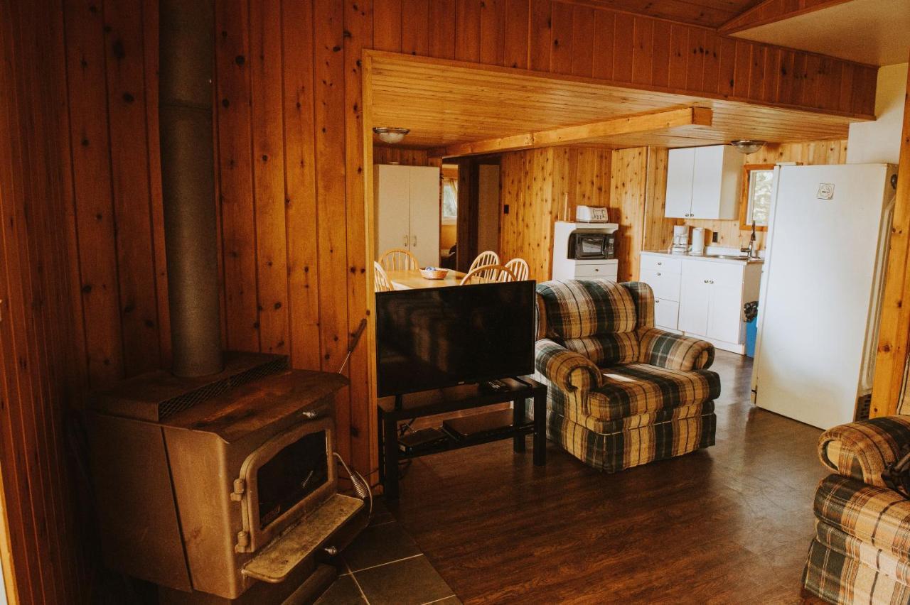 Lang Lake Resort Espanola Екстер'єр фото
