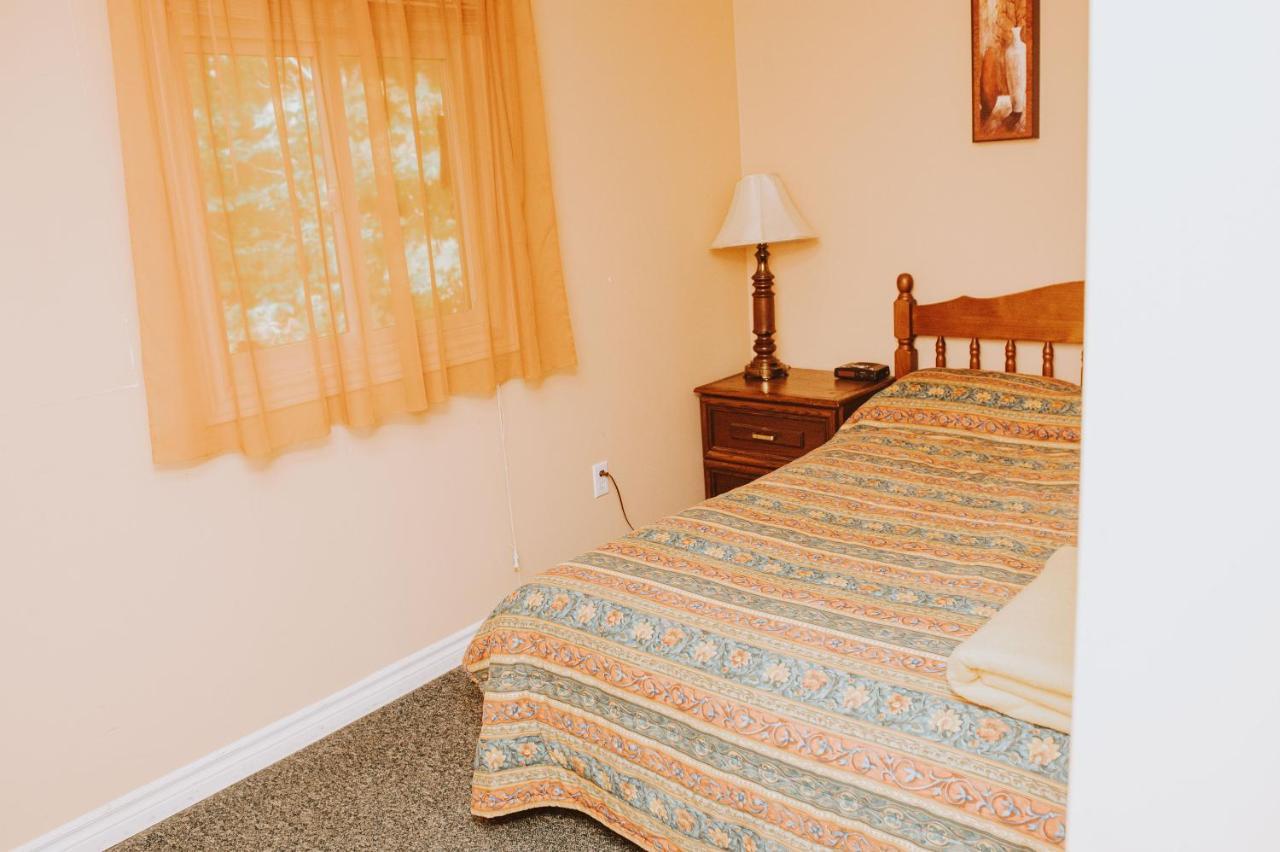 Lang Lake Resort Espanola Екстер'єр фото