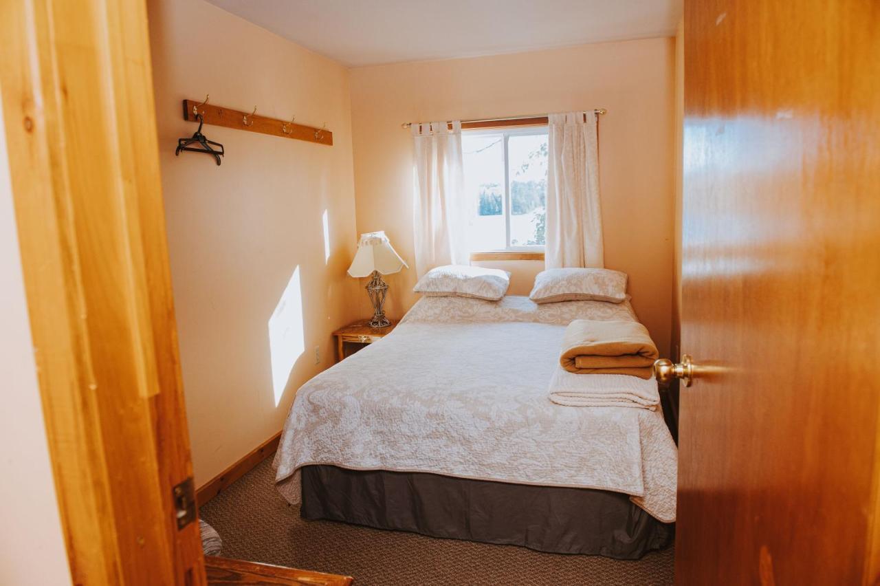 Lang Lake Resort Espanola Екстер'єр фото