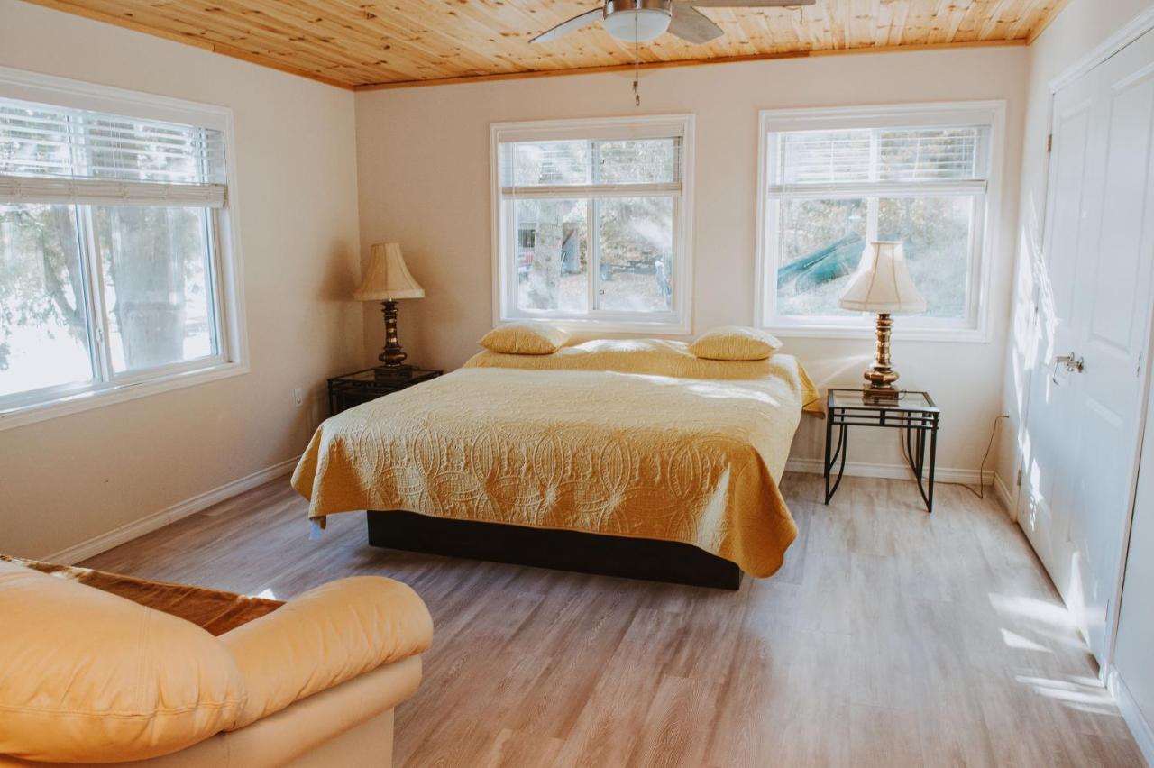 Lang Lake Resort Espanola Екстер'єр фото