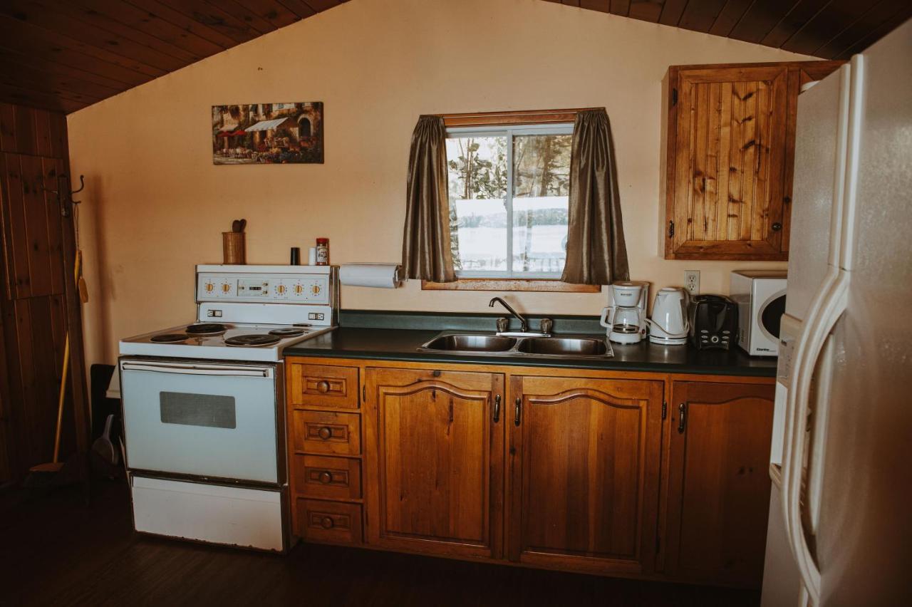 Lang Lake Resort Espanola Екстер'єр фото