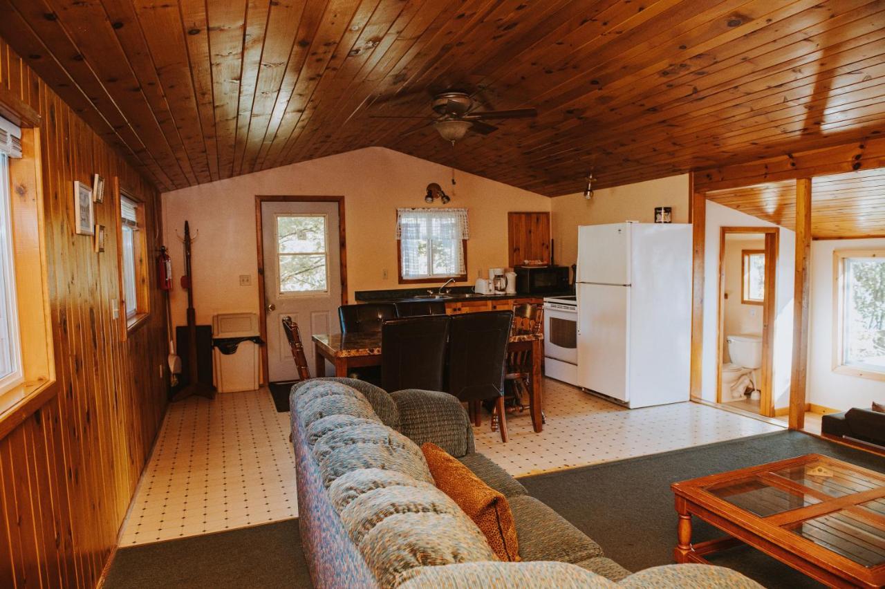 Lang Lake Resort Espanola Екстер'єр фото