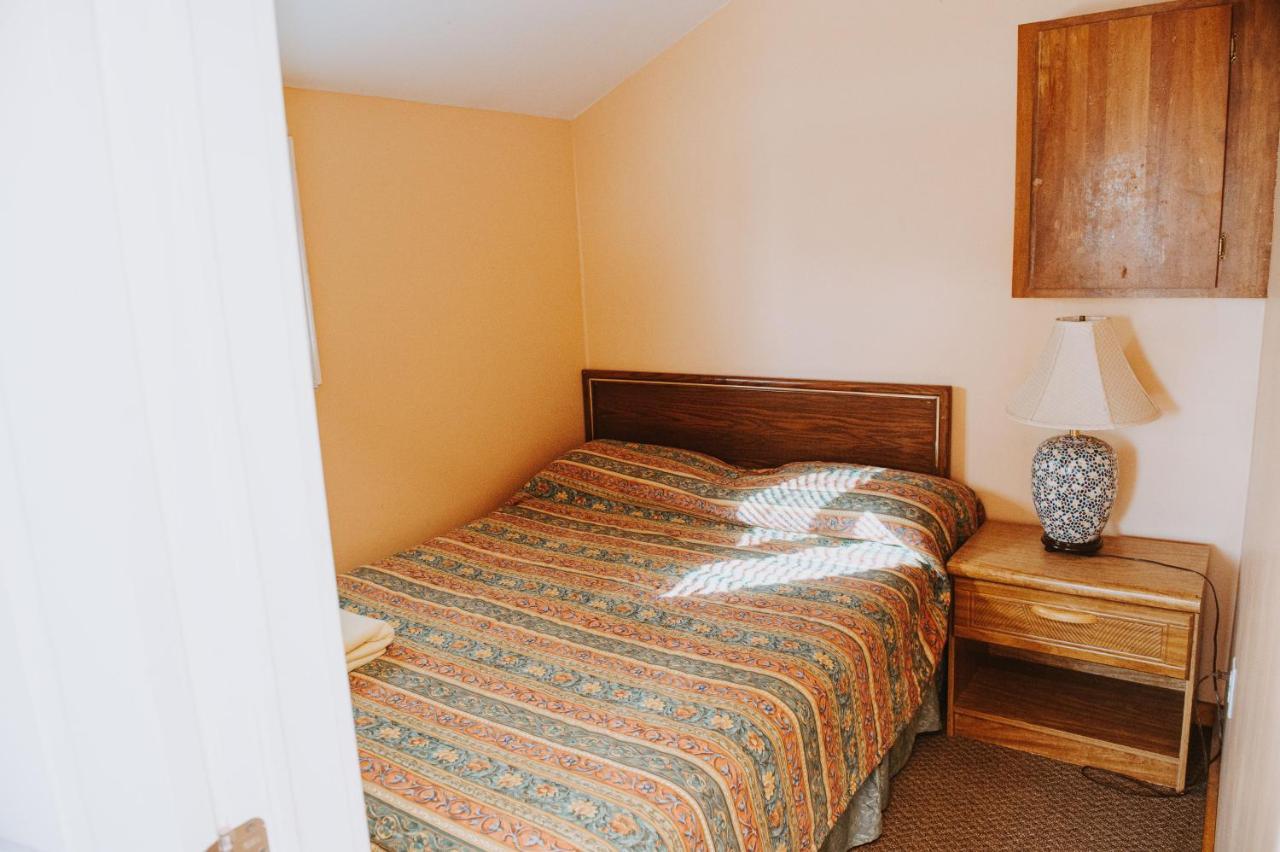 Lang Lake Resort Espanola Екстер'єр фото