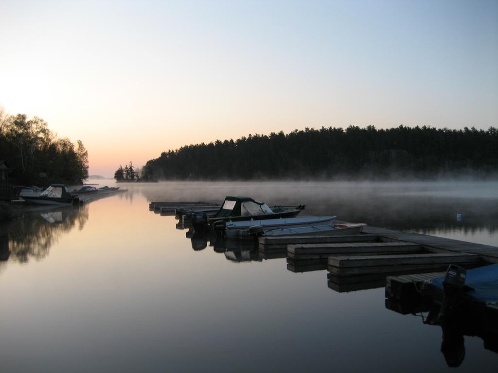 Lang Lake Resort Espanola Екстер'єр фото